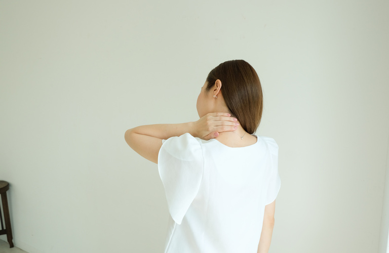 デスクワークが引き起こしやすい肩こりや首の疲れに対応 | 春日部の整体ならお客様に寄り添った秘密の吉田整体