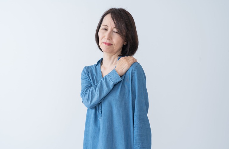 年齢を重ねると出やすい肩こりや五十肩に対応 | 春日部の整体ならお客様に寄り添った秘密の吉田整体
